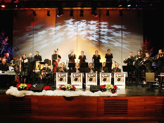 Konzert: Swinging Christmas mit der Big Band 2000