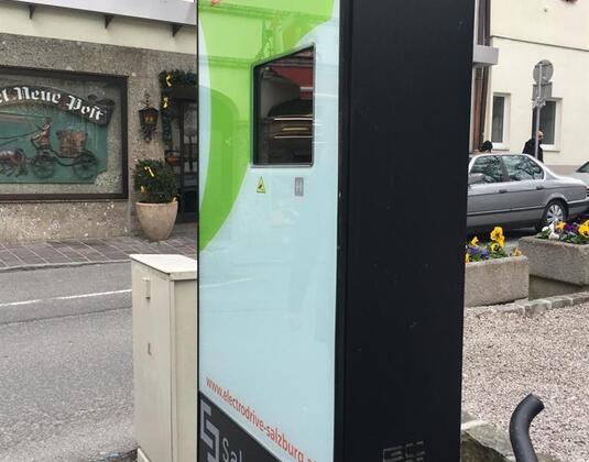E-Bike charging station at the Schloßplatz Zell am See (bike energy)
