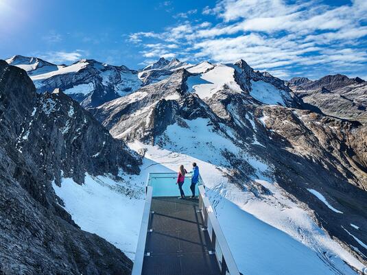 High-alpine panoramic platforms