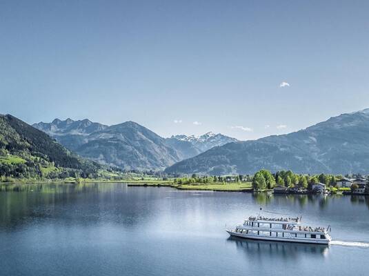 Boat tours on lake Zell: Panorama cruises