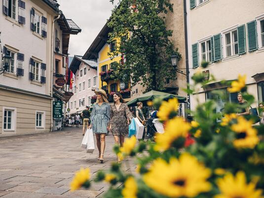 Shopping stroll in the pedestrian zone of Zell am See