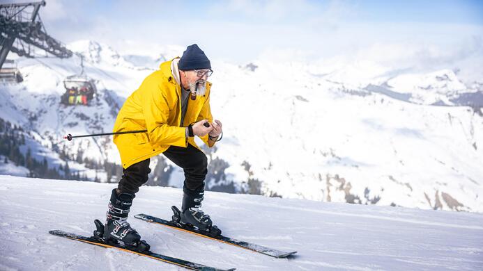 Unser Seemann probiert die Pisten in Zell am See-Kaprun aus. Den Skilift kann man vom Hotel aus zu fu&szlig; in wenigen Schritten erreichen.